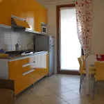 Апартаменти Charming For Up To 5 Guests