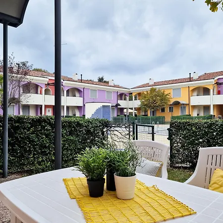 Апартаменты Charming For Up To 4 Guests