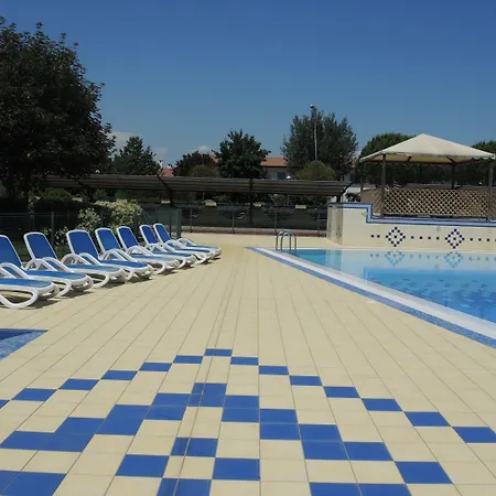 Charming For Up To 4 Guests Бибионе