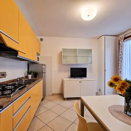 Charming For Up To 4 Guests דירה ביביונה